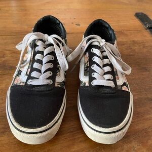 Vans Girls Size 1 Off The Wall Sneakers